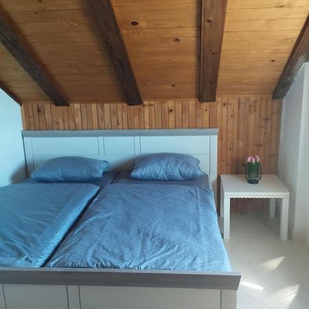 Family Apartments Tomy Punat Bagian luar foto