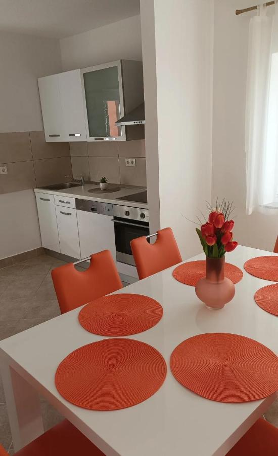 Family Apartments Tomy Punat Bagian luar foto