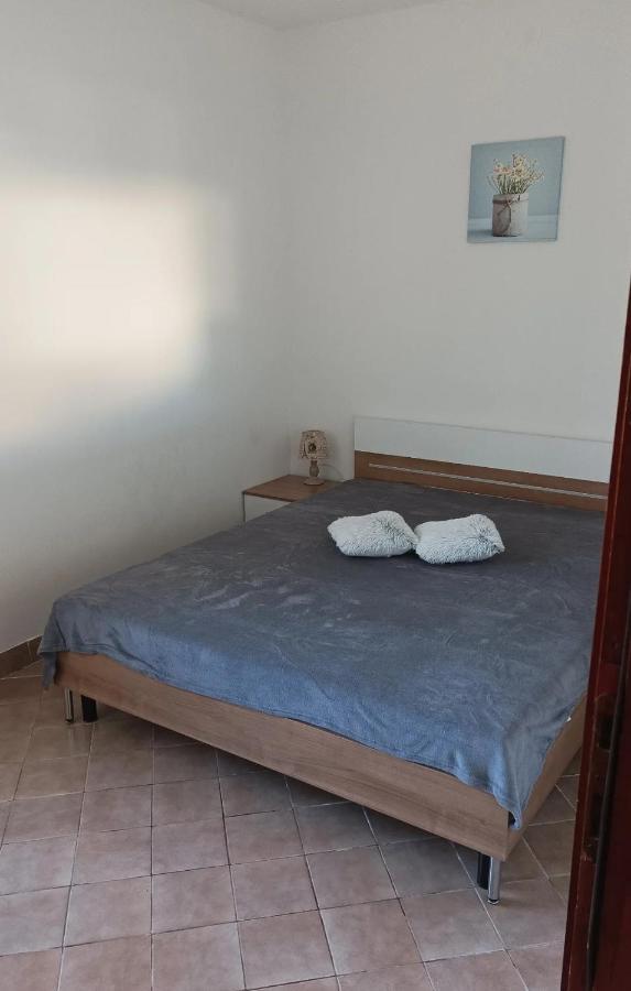 Family Apartments Tomy Punat Bagian luar foto