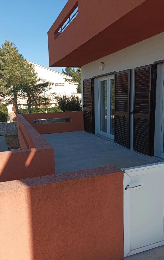 Family Apartments Tomy Punat Bagian luar foto