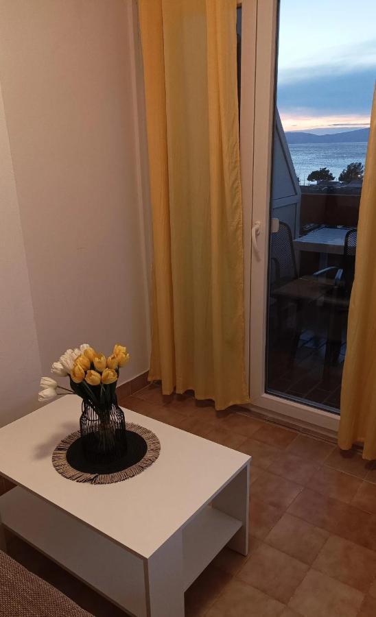 Family Apartments Tomy Punat Bagian luar foto