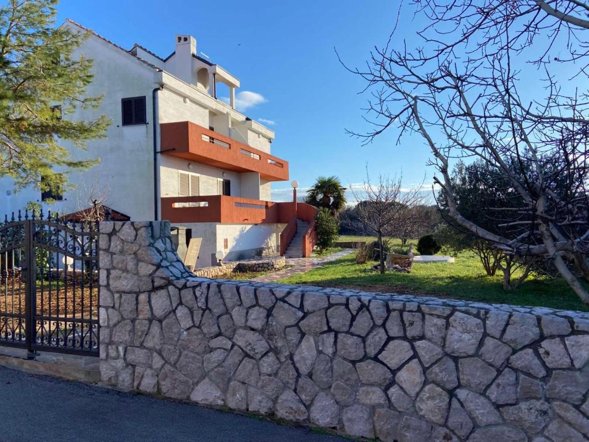 Family Apartments Tomy Punat Bagian luar foto