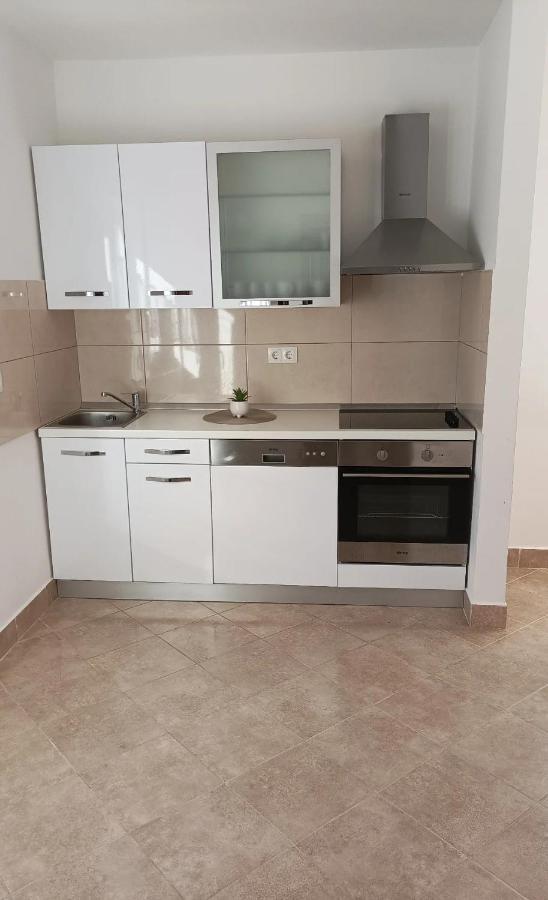 Family Apartments Tomy Punat Bagian luar foto