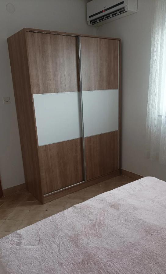 Family Apartments Tomy Punat Bagian luar foto
